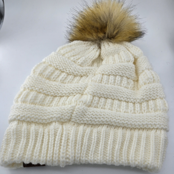 CC Ivory Fur Pom Winter Fall Trendy Chunky Stretchy Cable Knit Beanie Hat NWOT - Picture 3 of 7